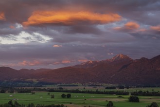 Evening mood, cloudy mood over mountain landscape, Loisach-Lake Kochel moor, behind Benediktenwand,