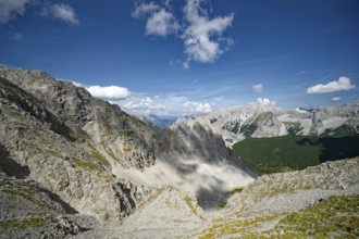 At the Hafelekar, view from the Karwendelblick of the Innsbruck Nordkette to the Karwendel