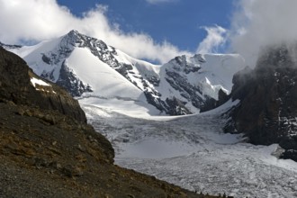 The cloud-capped Wyssi Frau peak above the Blüemlisalp glacier, Kandersteg, Bernese Oberland,