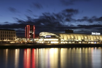 The Rheingalerie Ludwigshafen photographed from Mannheim, with the Rhine in the foreground