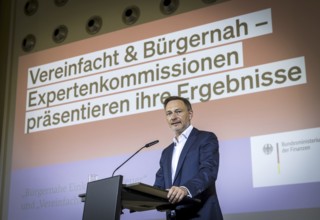 Handover of the reports of the expert commissions 'Citizens' Income Tax' and 'Simplified Corporate