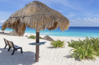 Playa Delfines (Dolphin Beach) nicknamed El Mirador (The Lookout) – one of the most scenic public