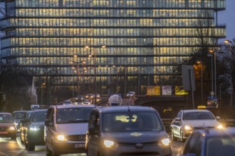 City centre traffic, Danziger Straße, B8, Düsseldorf, high-rise office building, evening traffic,