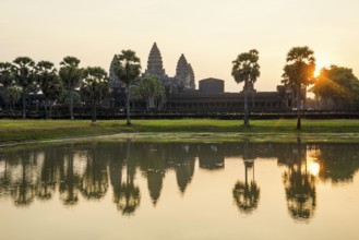 Angkor Wat, sunrise, Angkor, UNESCO World Heritage Site, Siem Reap, Cambodia, Indochina, Southeast