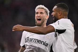 Goal celebration Robert Andrich Bayer 04 Leverkusen (08) with Jonathan Tah Bayer 04 Leverkusen (04)