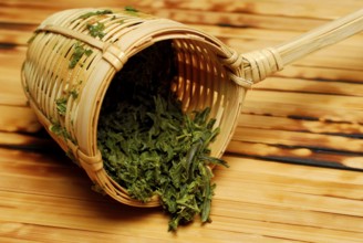 Bamboo strainer with Sencha tea, green tea, green tea, tea strainer, brewed