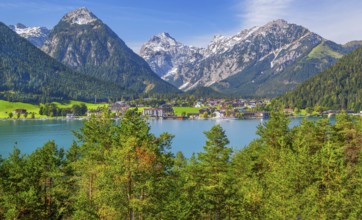 Lake shore with village and Karwendel mountains, Pertisau, Achensee, Tyrol, Austria, Europe