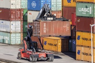 The port of Mannheim is one of Europe's most important inland ports and container terminals. Sea