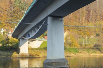 The Elbe bridge in Bad Schandau (B 172) is closed to all traffic with immediate effect. This