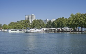Residential buildings and jetties in Tegel, Greenwichpromenade, Tegeler See, Tegel, Reinickendorf,