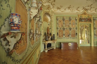Chinese room with porcelain vases, mirrors, stucco, ornaments, chest, parquet floor, porcelain,