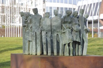 Sculpture Human Rights by Mariano González Beltrán, bronze sculpture, sculpture group, symbol,