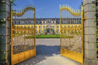 Golden Tor Tor with gallery building in the Great Garden, Herrenhausen Gardens, Hanover, Lower