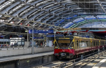S-Bahn, platform and construction work at Berlin Ostbahnhof, Friedrichshain, Berlin, Germany,