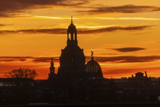 Sunset on the banks of the Elbe in Dresden, with a view of the historic old town, Dresden, Saxony,