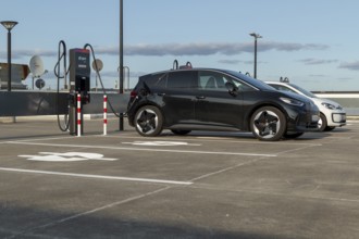 Mobility, e-charging Hamburg, cars at charging stations, charging station for electric vehicles on