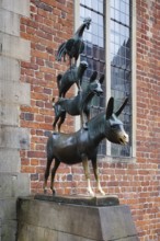 Statue of the Bremen Town Musicians in the Old Town, Hanseatic City, Bremen, Germany, Europe