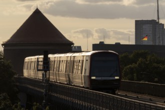Underground, Hamburger Verkehrsverbund HVV, local transport, railway line in the evening light with