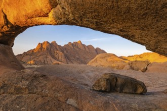 Sunset at the Spitzkoppe in Namibia, Bogenfelsen
