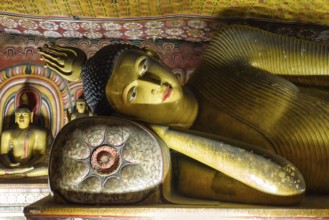 Buddhas in the cave of Dambulla
