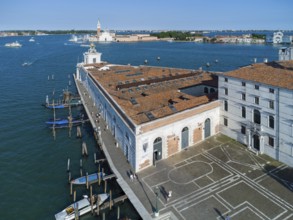 Früher Zollamt, heute Museum der Punta della Dogana dahinter die Basilica di S. Maria della Salute,
