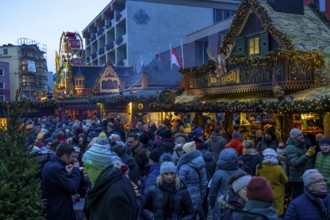 Christmas market at the Alter Markt in the old town of Cologne, Sunday shopping in Cologne city