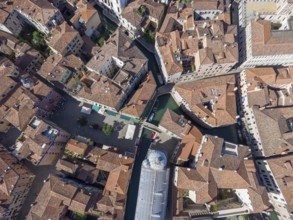 Marmor verkleidete Kirche Santa Maria dei Miracoli, im Sestiere Cannaregio, Drohnenaufnahme,
