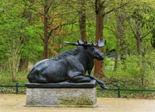 Bronze animal sculptures at Floraplatz in the Großer Tiergarten, Berlin, Germany, Europe