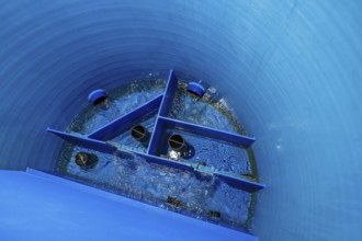 Interior view of a large, blue water tank with geometric structures, ENCW Netze Calw waterworks,
