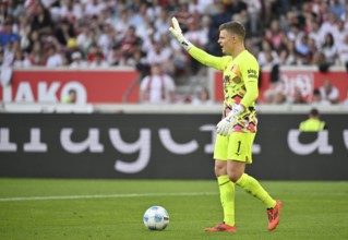 Goalkeeper Finn Dahmen FC Augsburg FCA (01) Action on the ball Gesture Gesture MHPArena, MHP Arena