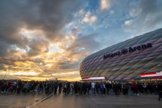 Spectators, fans, queue, waiting for admission, UEFA Nations League international match Germany vs.