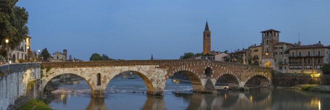 Old Town with the Adige River, Ponte Pietra, Verona, Adige Valley, Veneto, Italy, Europe