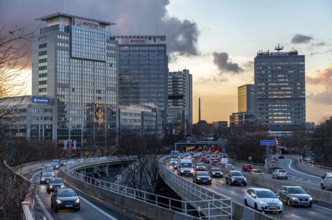 Motorway A40, Ruhrschnellweg, in Essen, junction Essen-Zentrum, city skyline, Ruhrschnellweg