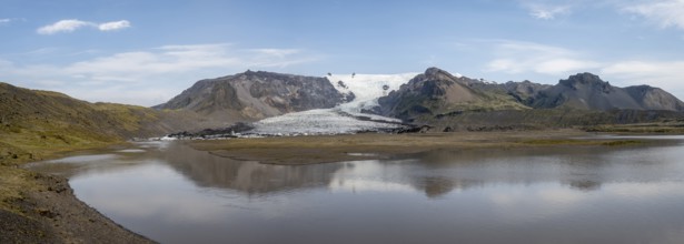 Lake and mountains, glacier lagoon at Kvíárjöku glacier tongue, Vatnajökull, Iceland, Europe