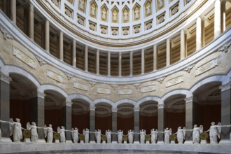 Interior, hall with a total of 34 angels, victory goddesses 3, 3 metres high, monument