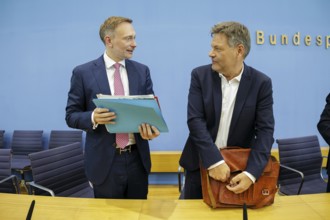 Christian Lindner (FDP), Federal Minister of Finance, and Robert Habeck (Alliance 90/The Greens),