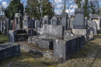 Old graves at the Israeli cemetery, inaugurated in 1882, Werner-von Siemens Str. 2, Würzburg, Lower