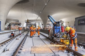 The last rails are being welded at the new main station. All the rails are now in place between