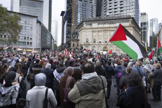 Around 1, 400 people take part in a pro-Palestine demonstration at Rossmarkt in Frankfurt am Main