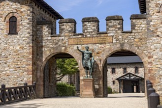 Main gate, Porta Praetoria with bronze statue of Emperor Antoninus Pius, Great Hall at the back,