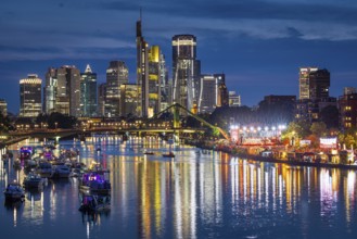 Around 12, 000 visitors listen to the sounds of the Frankfurt Radio Symphony Orchestra under the