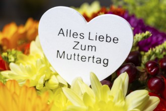 Mother's Day: Bouquet of flowers with a heart with the inscription ALL THE LOVE FOR MOTHER'S DAY