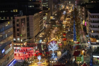 Christmas market in the city centre, Königstraße, during the fourth Corona wave, 2G regulation,