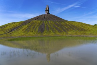 Rheinelbe spoil tip in Gelsenkirchen, 100 metre high spoil tip, landscape park, with the sculpture