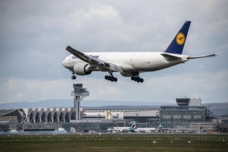 Lufthansa Cargo Boeing 777-FBT, approaching Frankfurt am Main Airport, German Air Traffic Control