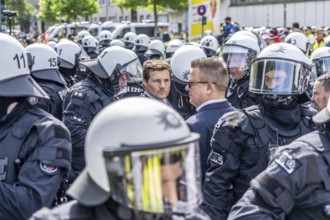 Riots in the run-up to the AFD party conference in Essen, demonstrators try to prevent AFD