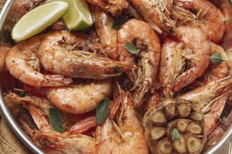 Fried king prawns, in shell, with spices, size 30/40, unpeeled shrimp, homemade, no people