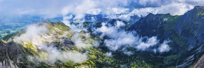 Panorama from the Nebelhorn, 2224m, to the Entschenkopf, 2043m and into the cloudy Retterschwanger