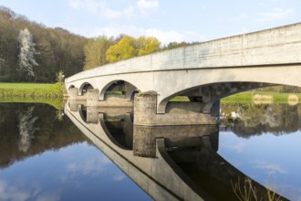 Arched bridge over the Freiberger Mulde with reflection in the water, Westewitz, district of