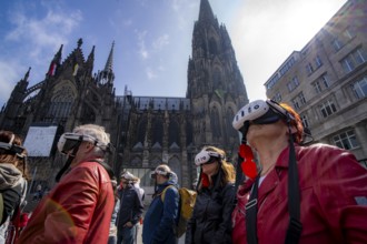 Timeridego, virtual city tour with VR glasses, on various topics, virtual reality time travel into